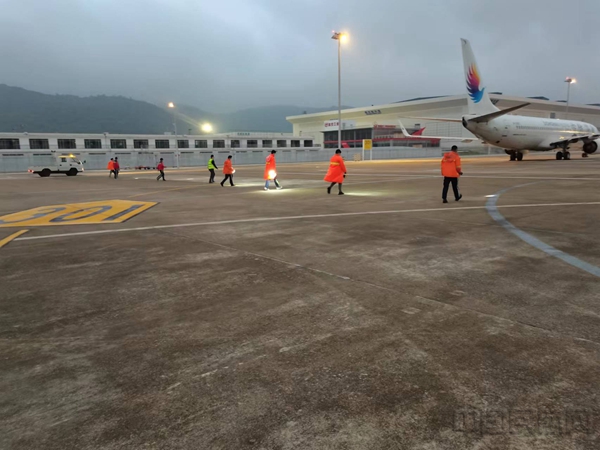 水印 三号机坪铺筑面步行检查5