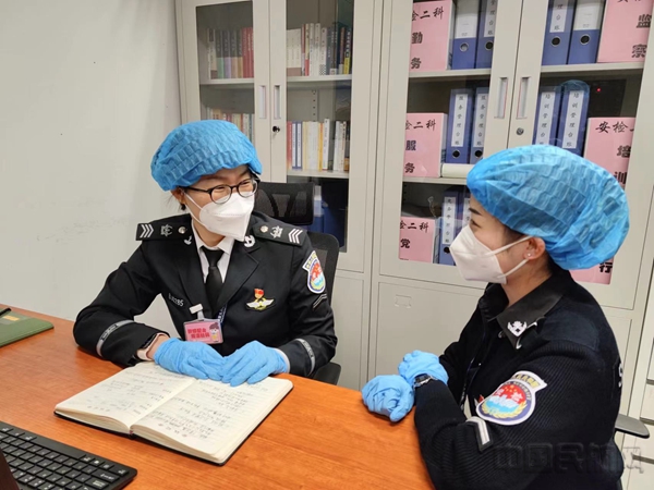 水印 图：管理人员与员工谈心谈话1.jpg