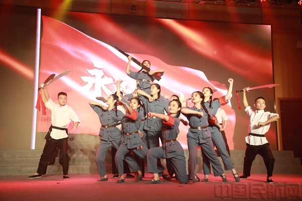 图：组织文艺活动“鼓人心”.jpg
