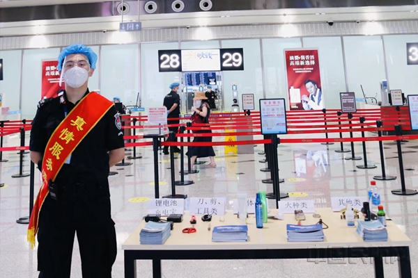 图:开展安全咨询日活动_副本.jpg 图:开展安全咨询日活动_副本.jpg