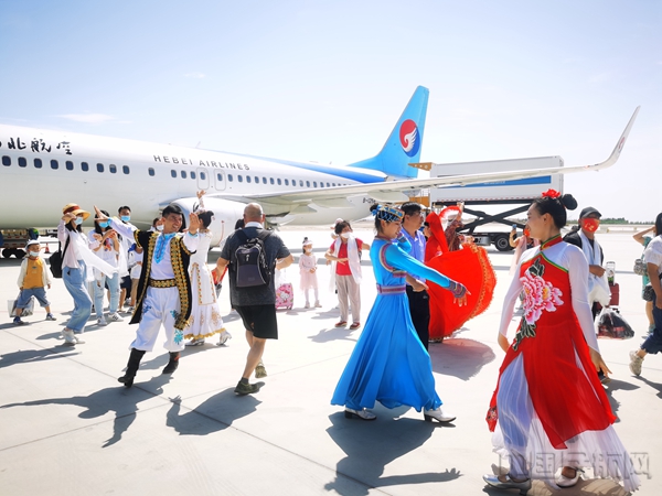 水印 库尔勒机场圆满保障“冀疆行 巴州行”援疆旅游包机55.jpg