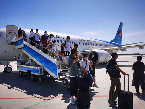 水印 库尔勒机场圆满保障“冀疆行 巴州行”援疆旅游包机11.jpg
