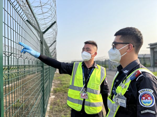 图:武林在指导员工岗位操作规范_副本.jpg 图:武林在指导员工岗位操作规范_副本.jpg