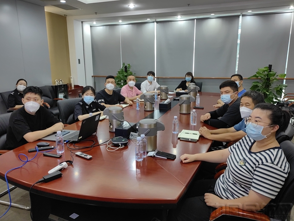 广大职工正在认真聆听讲师授课(摄影:于佳慧).jpg 广大职工正在认真聆听讲师授课(摄影:于佳慧).jpg