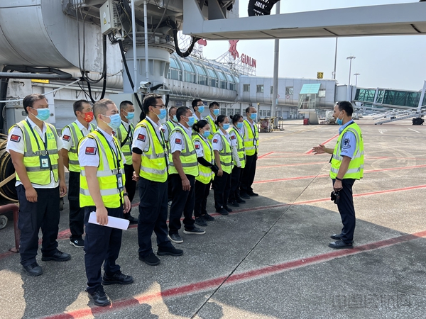 现场总结点评(郑毅摄)3