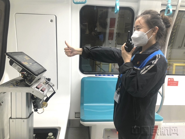 捷运系统现场实施“手指口述”规范化作业法1