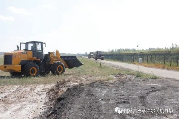 图:施工人员进行工作2