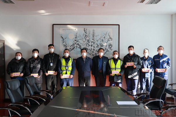 吉林机场集团开展春节前慰问生活困难党员、老党员、老干部活动1
