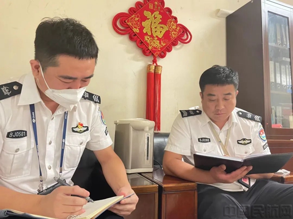 朱春亮正在进行理论学习