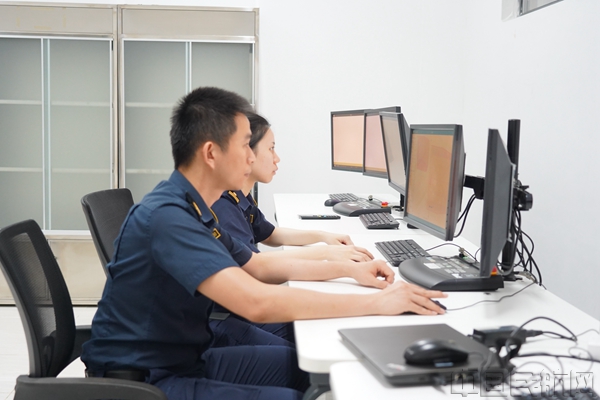 图3:美兰机场海关对进口快件进行检验监管1