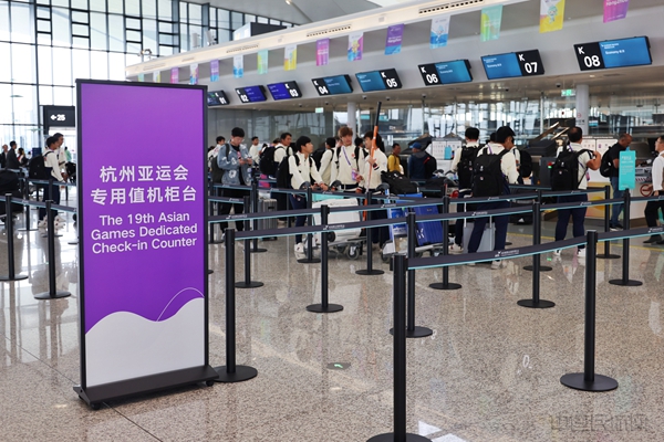 1-2 、10月8日,参加亚运会的中国香港代表团部分运动员从杭州机场返程离杭