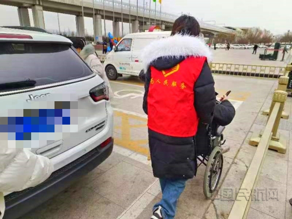 Neo 图:停车场“红马甲”特殊旅客保障工作16