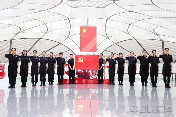 图:团员青年入团仪式15