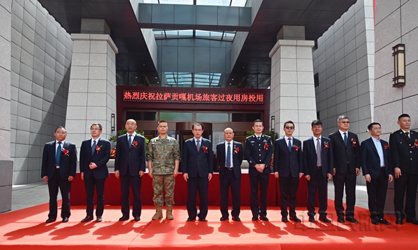 Neo 仪式参会领导合影3