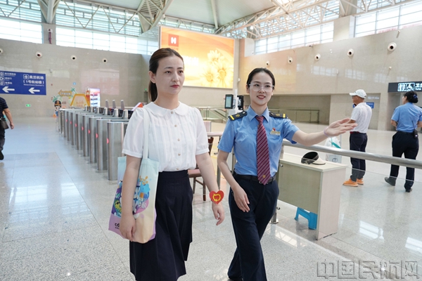 美兰机场高铁接力式服务4