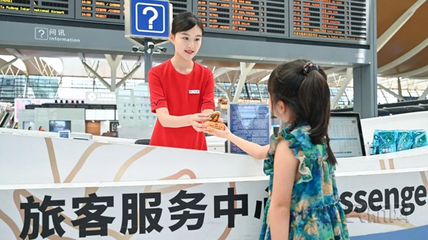 Neo 问询柜台服务暑运旅客-善见摄3