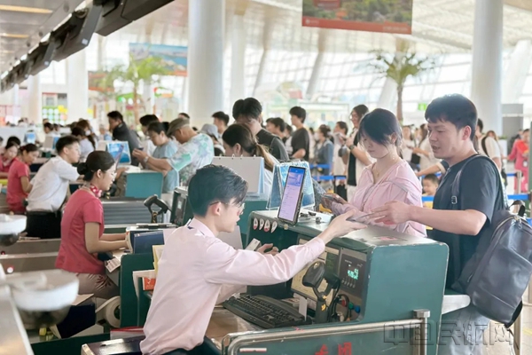 厦门机场暑运迎来客流高峰-厦门机场供图10