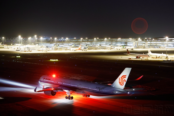 2024年12月31日晚间的浦东机场-6-殷立勤摄1
