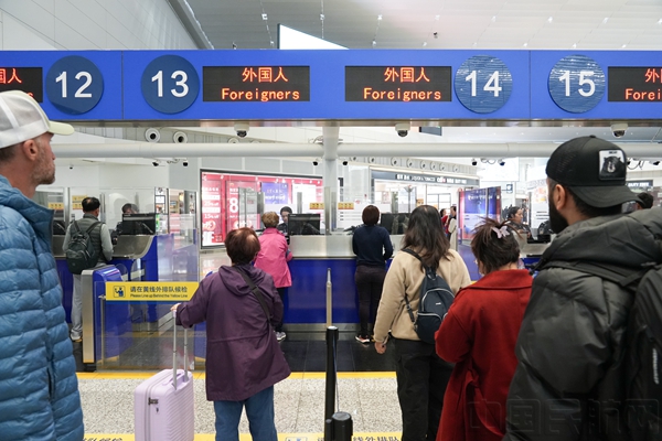 春运期间,广州白云机场口岸叠加240小时过境免签新政实施“满月”影响,客流“热”度攀升2