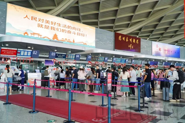 扬泰机场保障假期出行高峰-扬泰机场供图1