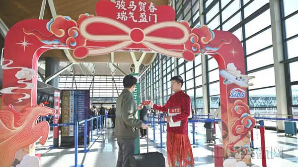 NEO浦东机场航站楼内的年味装饰-善见摄
