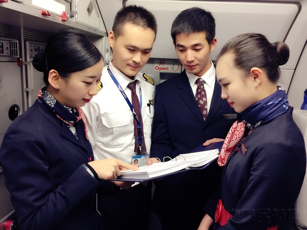 东航浙江开展《客舱乘务员手册》学习和检查工