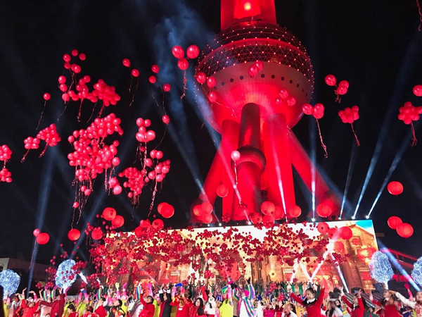 2017年央视春晚上海分会场《紫竹调·家的味道》节目尾声舞台盛况