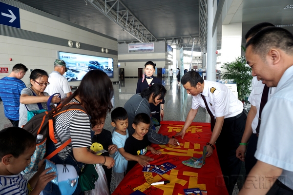 中联航组织开展 安全生产月 宣传咨询日活动-中