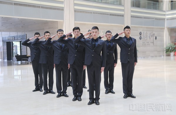 祥鹏航空6月下旬在昆招聘空中安全员