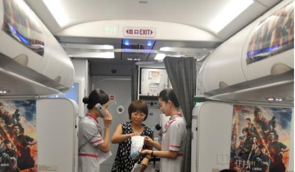 长龙航空战狼电影主题航班 别样飞行体验-中