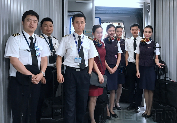 国航全力实施九寨地震应急保障(组图)