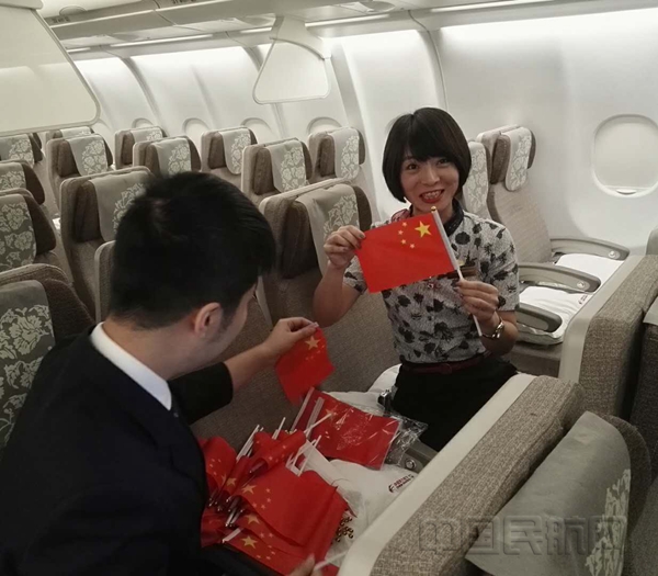 东航接运同胞包机抵达马德里技术经停