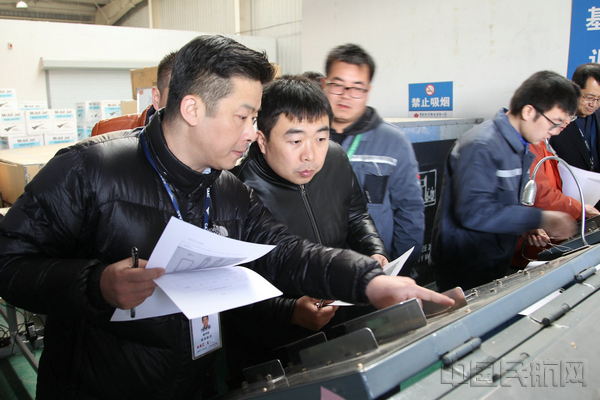 青岛航空机务大比武考验维修真功夫(组图)