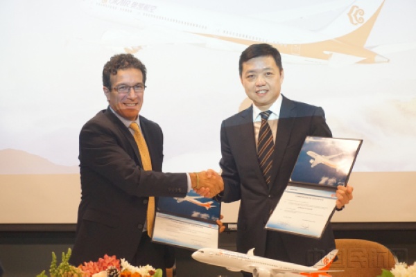 2017年11月22日，奥凯航空与波音公司签署订购787梦想客机确认订单.jpg