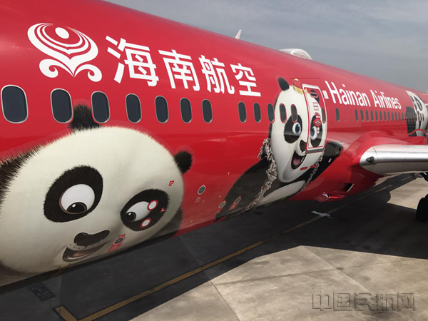 附图：海南航空执飞长沙_洛杉矶航线的“功夫熊猫”涂装飞机.png