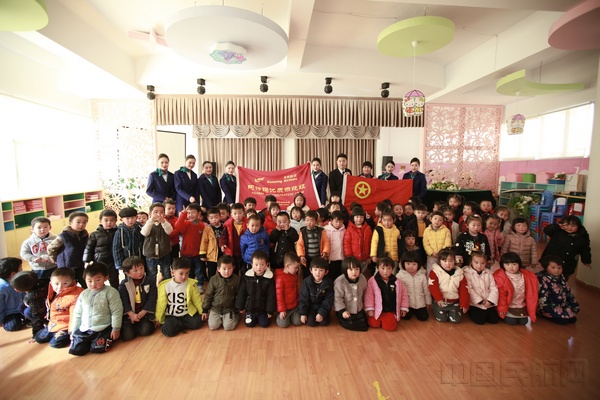 昆航开展第四季民航安全知识进校园活动(图)