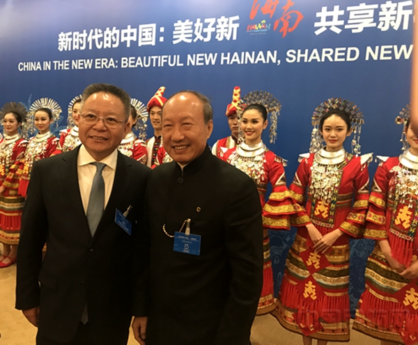 附图2：海南省省长沈晓明与海航集团董事局主席陈峰在推介活动中合影.jpg