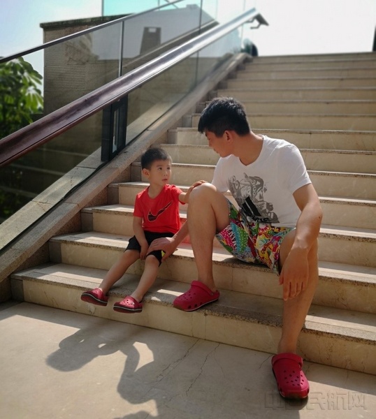 图三 生活中的李玉忠.jpg