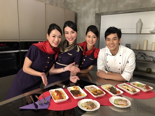 图二:香港航空携手蔡家富先生呈现全新商务舱餐食.jpg 图二:香港航空携手蔡家富先生呈现全新商务舱餐食.jpg