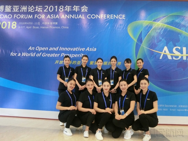 附图7:博鳌亚洲论坛期间,海南航空中、外籍乘务员志愿者。.jpg 附图7:博鳌亚洲论坛期间,海南航空中、外籍乘务员志愿者。.jpg