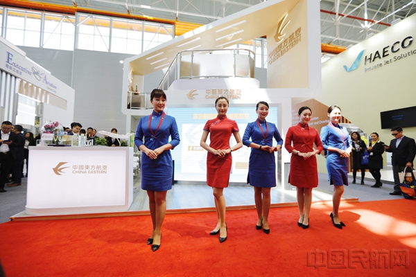 东方公务航空乘务新制服-2.jpg