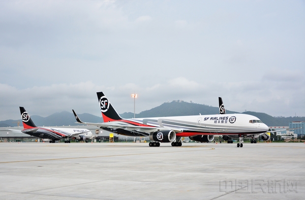 图1-顺丰航空第43架全货机飞抵深圳.jpg 图1-顺丰航空第43架全货机飞抵深圳.jpg