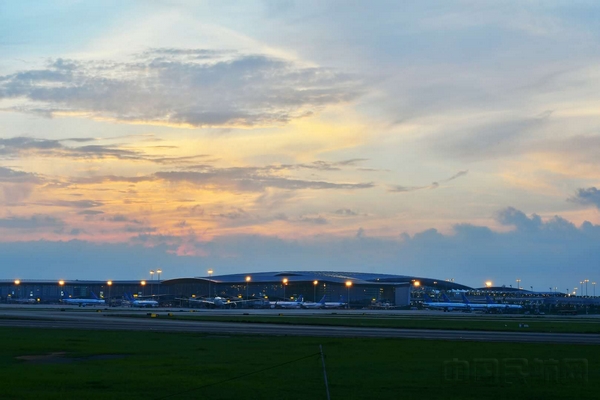 南航等12家航空公司进驻广州白云机场二号航