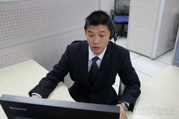 李永刚正在接听95539客服电话.jpg