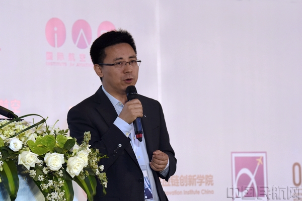 胡臣杰.jpg 胡臣杰.jpg