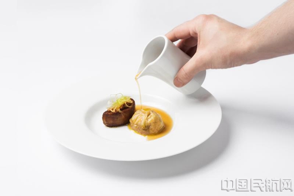 海航携手星级米其林厨师 打造云端专享英伦美