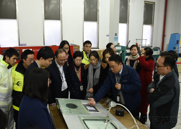 带头人讲解复合材料修理.jpg 带头人讲解复合材料修理.jpg