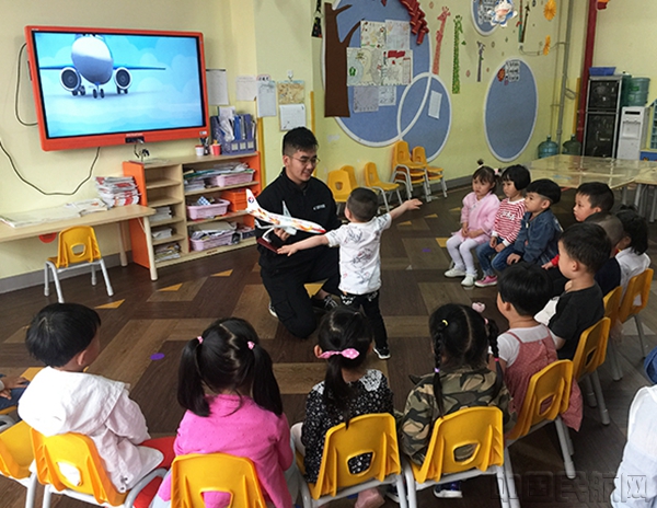 东航云南机务工程师演示接送机_副本.jpg