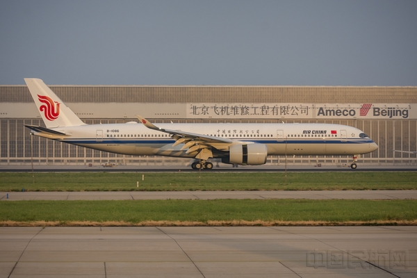 图片3:国航首架A350飞机抵京.jpg 图片3:国航首架A350飞机抵京.jpg