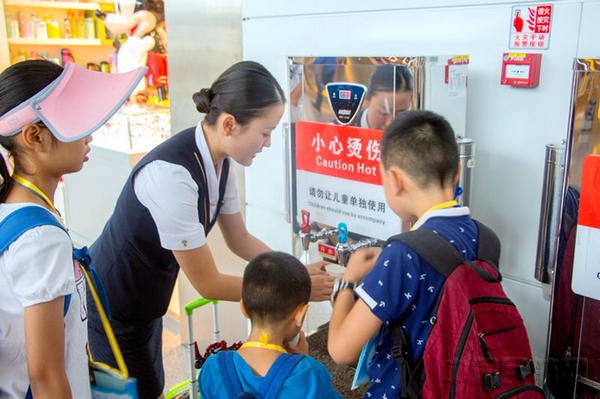 暑假期间 南航在乌保障单飞萌娃4600余名